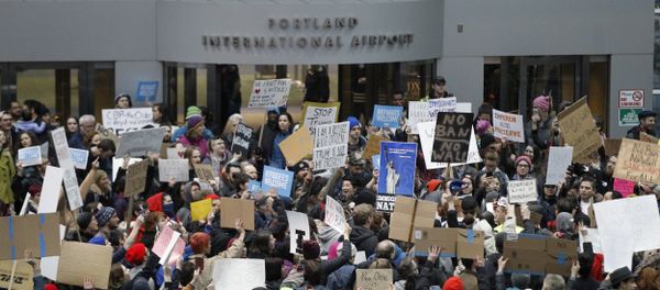 Activists gather at Portland International Airport to protest against President Donald Trump's executive action travel ban in Portland, Oregon, U.S. January 29, 2017 - Sputnik International