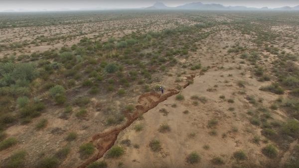 Using Drone Technology to Examine an Earth Fissure - Sputnik International