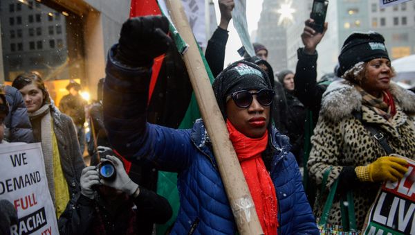 People participate in a Black Lives Matter protest in front of Trump Tower in New York City, U.S. January 14, 2017. - Sputnik International