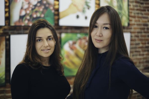 Yulia Filippova and Sofia Khasanova at their Siberia nail salon in Madrid. - Sputnik International