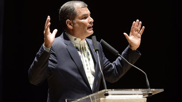 Ecuador's President, Rafael Correa, speaks during the Valencia cultural night at the Palacio de Congresos in Valencia on January 29, 2017 - Sputnik International