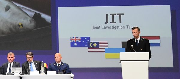 Members of a joint investigation team present the preliminary results of the criminal investigation into the downing of Malaysia Airlines flight MH17 , in Nieuwegein, on September 28, 2016 - Sputnik International