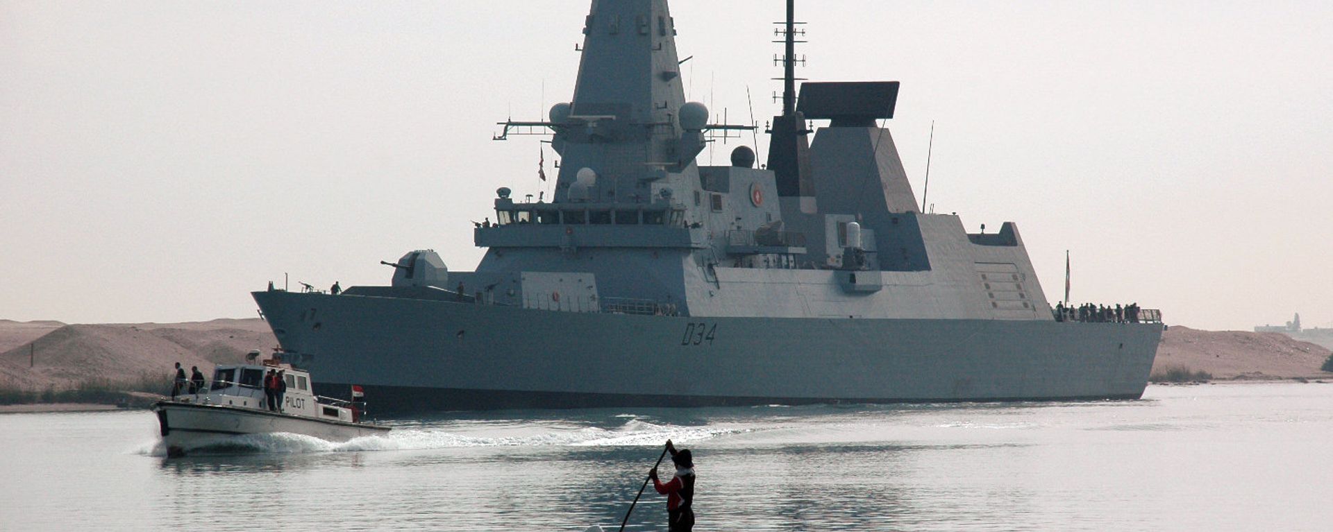 The British destroyer HMS Diamond sails through the Suez Canal on December 2, 2012 The British destroyer HMS Diamond sails through the Suez Canal on December 2, 2012 - Sputnik International, 1920, 28.01.2024