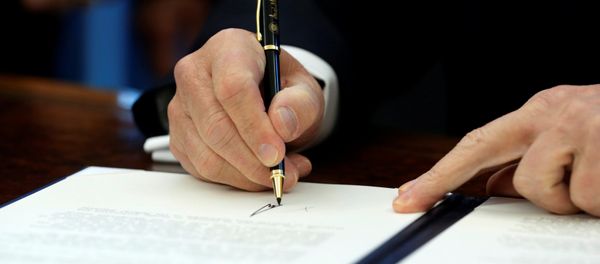 U.S. President Donald Trump signs a memorandum to security services directing them to defeat the Islamic State in the Oval Office at the White House in Washington, U.S. January 28, 2017 U.S. President Donald Trump signs a memorandum to security services directing them to defeat the Islamic State in the Oval Office at the White House in Washington, U.S. January 28, 2017 - Sputnik International