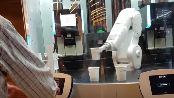 Bionic Barista Stealing Coffee Addicts' Hearts - Sputnik International