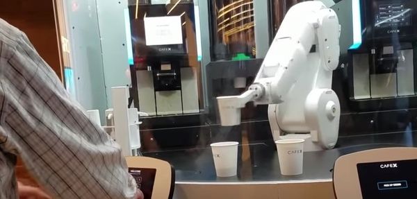 Bionic Barista Stealing Coffee Addicts' Hearts - Sputnik International