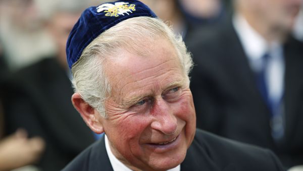 Britain's Prince Charles wearing a Yalulke, or Jewish skull cap, attends the funeral of former Israeli president Shimon Peres on September 30, 2016, at Jerusalem's Mount Herzl national cemetery. - Sputnik International