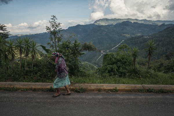 A woman walks down a road above the Aurora Dam in San José. La Aurora is one of two dams controlledd by the husband of the president of the National Party, Gladis López, in contravention of conflict of interest laws. - Sputnik International