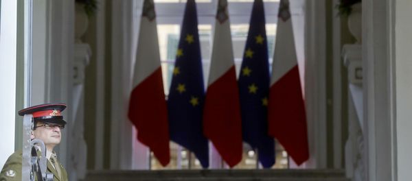 A Maltese army soldier stands in front of the main gate of the the Auberge de Castille palace, Premier's office, on the eve of an EU Summit, in Valletta, Malta - Sputnik International