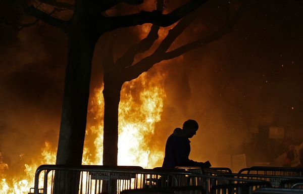 A bonfire set by demonstrators protesting a scheduled speaking appearance by Breitbart News editor Milo Yiannopoulos burns on Sproul Plaza on the University of California at Berkeley campus on Wednesday, Feb. 1, 2017, in Berkeley, Calif. A bonfire set by demonstrators protesting a scheduled speaking appearance by Breitbart News editor Milo Yiannopoulos burns on Sproul Plaza on the University of California at Berkeley campus on Wednesday, Feb. 1, 2017, in Berkeley, Calif. - Sputnik International