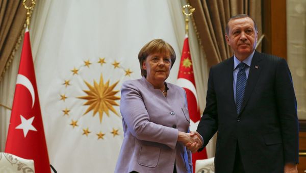 Turkish President Recep Tayyip Erdogan and German Chancellor Angela Merkel exchange a handshake at the presidential palace during the first visit since July's failed coup in Ankara, Turkey, February 2, 2017. Turkish President Recep Tayyip Erdogan and German Chancellor Angela Merkel exchange a handshake at the presidential palace during the first visit since July's failed coup in Ankara, Turkey, February 2, 2017. - Sputnik International