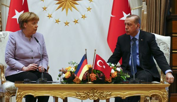 Turkish President Recep Tayyip Erdogan and German Chancellor Angela Merkel meet at the presidential palace during the first visit since July's failed coup in Ankara, Turkey, February 2, 2017. - Sputnik International