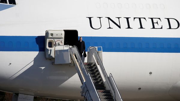 U.S. Defense Secretary Jim Mattis walks off an aircraft upon his arrival at Yokota Air Base on the outskirts of Tokyo, Japan, February 3, 2017. U.S. Defense Secretary Jim Mattis walks off an aircraft upon his arrival at Yokota Air Base on the outskirts of Tokyo, Japan, February 3, 2017. - Sputnik International