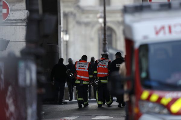 French Firefighters Fear ‘Uberisation’ of Their Profession - Sputnik International