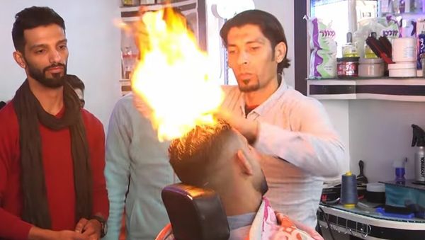 You Are On Fire: Meet Gaza's Fire Barber - Sputnik International