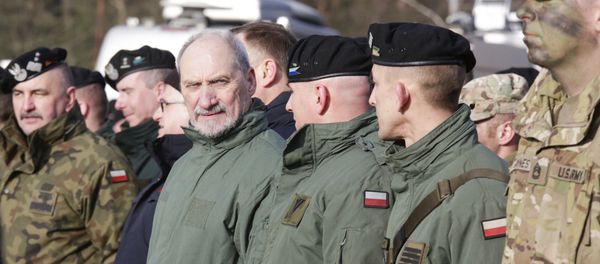 Polish Defense Minister Antoni Macierewicz, fourth right, stands with soldiers during the opening of joint Polish and U.S. exercise on training fields in Zagan, Poland, Monday, Jan. 30, 2017 - Sputnik International