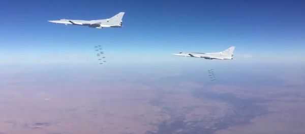 Watch Russian strategic Tu-22M3 bombers flattening Daesh targets in the Syrian province of Deir ez-Zor. - Sputnik International
