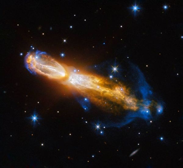 Hubble Captures Brilliant Star Death in “Rotten Egg” Nebula Hubble Captures Brilliant Star Death in “Rotten Egg” Nebula - Sputnik International