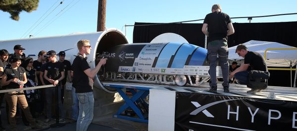 Team members from WARR Hyderloop, Technical University of Munich place their pod on the track during the SpaceX Hyperloop Pod Competition in Hawthorne, Los Angeles, California, U.S., January 29, 2017 Team members from WARR Hyderloop, Technical University of Munich place their pod on the track during the SpaceX Hyperloop Pod Competition in Hawthorne, Los Angeles, California, U.S., January 29, 2017 - Sputnik International