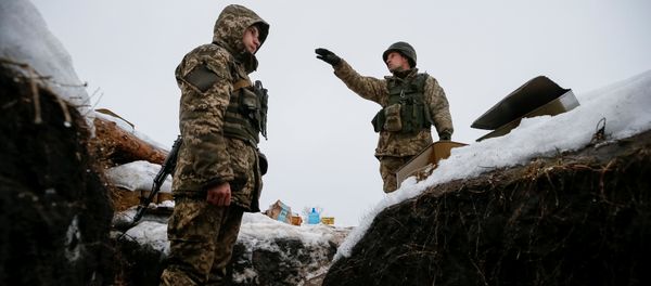 Ukrainian servicemen are seen at their position on the front line near the government-held industrial town of Avdiyivka, Ukraine February 4, 2017 Ukrainian servicemen are seen at their position on the front line near the government-held industrial town of Avdiyivka, Ukraine February 4, 2017 - Sputnik International