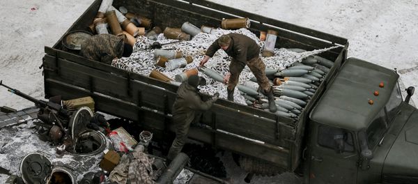 Crew members prepare tanks in the government-held industrial town of Avdiyivka, Ukraine, February 2, 2017 - Sputnik International