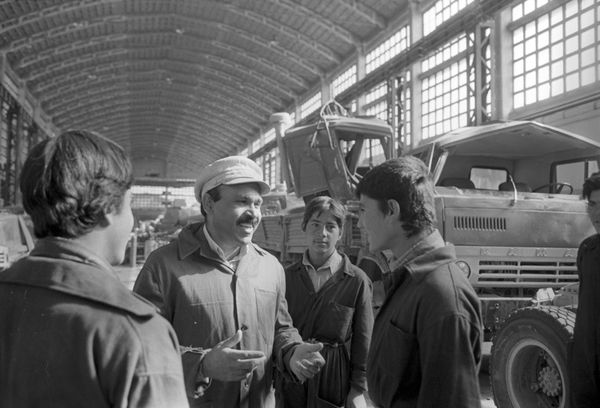 Vasi Kargar Jangalak, member of the Central Committee of the People's Democratic Party of Afghanistan, polisher of cranked shafts at the Auto-Mechanical Plant built with assistance from the Soviet Union, among young workers. Kabul, Afghanistan - Sputnik International
