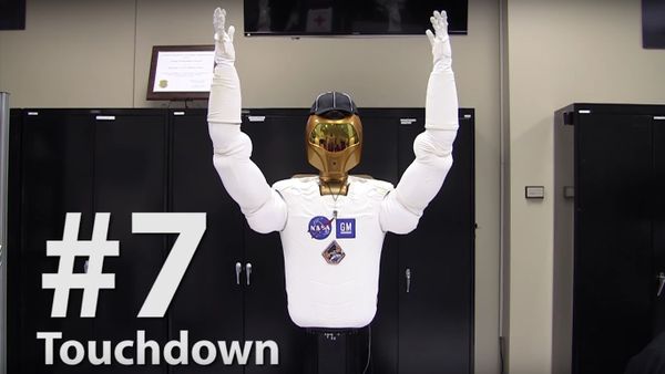 Referee Robonaut: Football Signals - Sputnik International