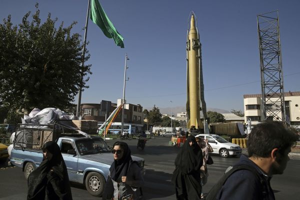 Iranians walk past a Ghadr-F missile displayed at a Revolutionary Guard hardware exhibition, marking 36th anniversary of the outset of Iran-Iraq war, at Baharestan Sq. in downtown Tehran, Iran (File) Iranians walk past a Ghadr-F missile displayed at a Revolutionary Guard hardware exhibition, marking 36th anniversary of the outset of Iran-Iraq war, at Baharestan Sq. in downtown Tehran, Iran (File) - Sputnik International