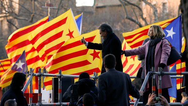 Former Catalan President Artur Mas and former regional councilors Joana Ortega and Irene Rigau gesture to a crowd of people waving Catalan Estelada flags as they arrived to court in Barcelona, Spain, February 6, 2017 Former Catalan President Artur Mas and former regional councilors Joana Ortega and Irene Rigau gesture to a crowd of people waving Catalan Estelada flags as they arrived to court in Barcelona, Spain, February 6, 2017 - Sputnik International