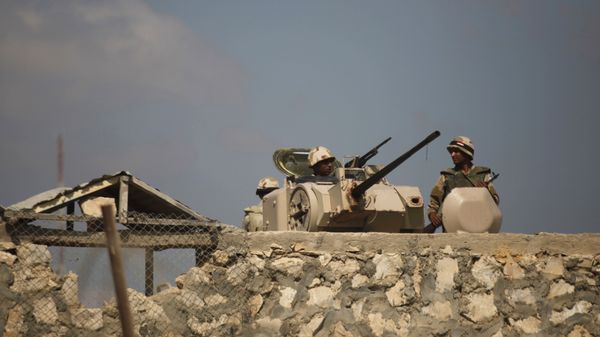 Egyptian army soldiers stand guard on the border with Egypt in Rafah, southern Gaza Strip (File) - Sputnik International