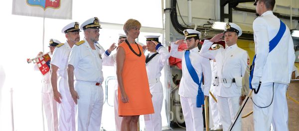 Italian defence minister Roberta Pinotti (C) is greeted by marines as she arrives aboard the Italian navy's aircraft carrier Cavour (File) Italian defence minister Roberta Pinotti (C) is greeted by marines as she arrives aboard the Italian navy's aircraft carrier Cavour (File) - Sputnik International