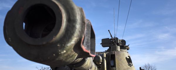 Ukrainian soldier smiles riding on a self-propelled artillery (File) - Sputnik International