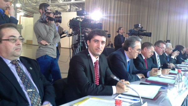 Farhat Patiev (centre) - Sputnik International