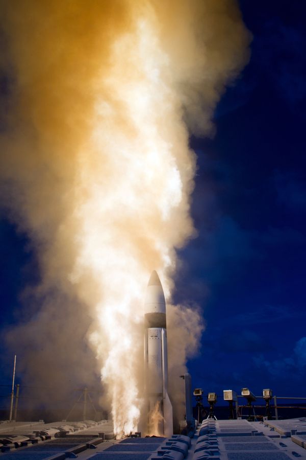 The first SM-3 interceptor in a double shot missile defense test rockets skyward to strike out a ballistic missile target off the coast of Kauai, Hawaii. The first SM-3 interceptor in a double shot missile defense test rockets skyward to strike out a ballistic missile target off the coast of Kauai, Hawaii. - Sputnik International