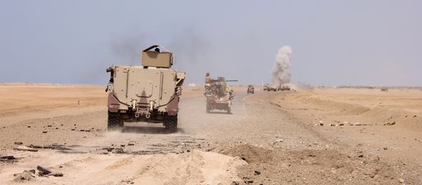 (File) Smoke rises as a Yemeni military armoured personnel carrier was hit by a Houthi rocket near the Red Sea coast city of al-Mokha, Yemen January 23, 2017 (File) Smoke rises as a Yemeni military armoured personnel carrier was hit by a Houthi rocket near the Red Sea coast city of al-Mokha, Yemen January 23, 2017 - Sputnik International