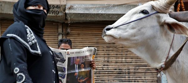 A man reads a newspaper ahead of the inauguration of U.S President-elect Donald Trump, in New Delhi, India January 20, 2017 - Sputnik International
