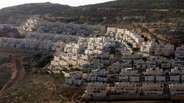 General view of houses of the Israeli settlement of Givat Ze'ev, in the occupied West Bank February 7, 2017 - Sputnik International