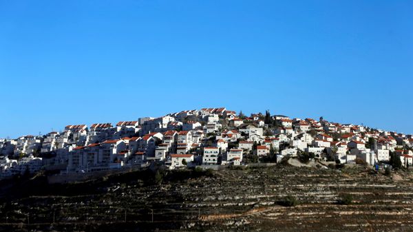 Houses are seen atop a hill in the Israeli settlement of Givat Ze'ev, in the occupied West Bank February 7, 2017 Houses are seen atop a hill in the Israeli settlement of Givat Ze'ev, in the occupied West Bank February 7, 2017 - Sputnik International