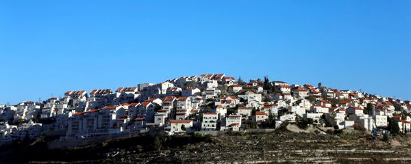 Houses are seen atop a hill in the Israeli settlement of Givat Ze'ev, in the occupied West Bank February 7, 2017 - Sputnik International