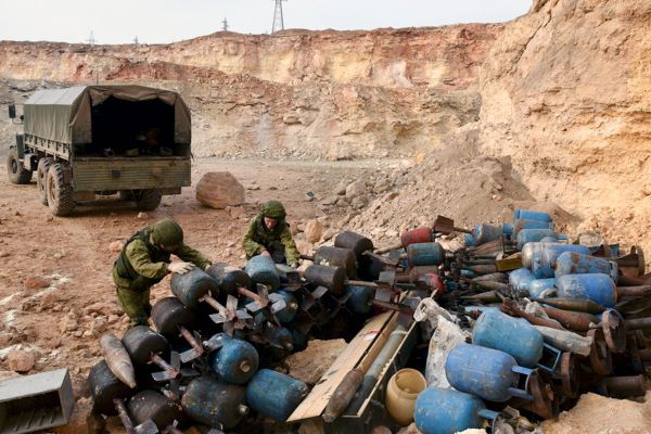Colossal Cleanup: Russian Forces Defuse Mines in Aleppo's Residential Areas - Sputnik International