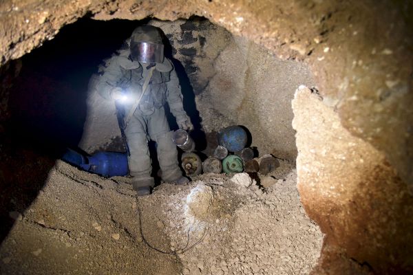 Colossal Cleanup: Russian Forces Defuse Mines in Aleppo's Residential Areas - Sputnik International