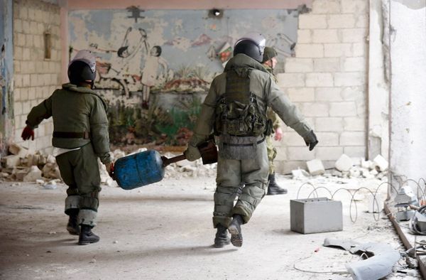 Colossal Cleanup: Russian Forces Defuse Mines in Aleppo's Residential Areas - Sputnik International