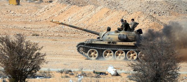 T-72 tank at the front-line of the Syrian Arab Army (SAA) near the Syrian city of Palmyra. - Sputnik International