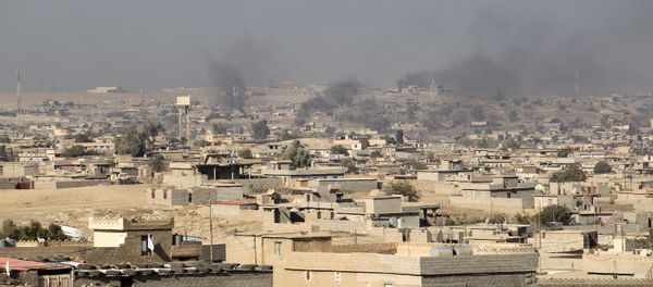 Smoke billowing from buildings in Hammam al-Alil area south of Mosul - Sputnik International