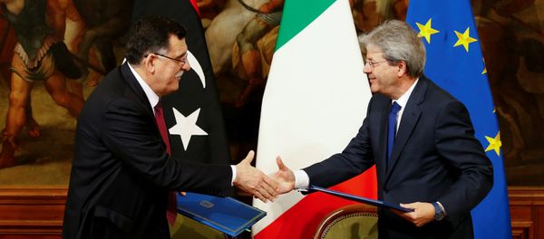 Italian Prime Minister Paolo Gentiloni (R) and his Libyan counterpart Fayez al-Sarraj shake hands after signing a bilateral agreement during a meeting at Chigi Palace in Rome, Italy February 2, 2017. - Sputnik International