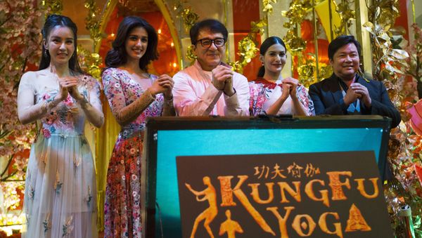 The cast of Kung Fu Yoga, from left, Miya Muqi, Disha Patani, Jackie Chan, Amyra Dastur and Stanley Tong pose for a group photo during an event to promote their new movie Kung Fu Yoga at a shopping mall in Kuala Lumpur, Malaysia, Saturday, Jan. 21, 2017. - Sputnik International