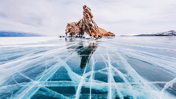 Never Too Much of Spellbinding Ice-Covered Baikal - Sputnik International
