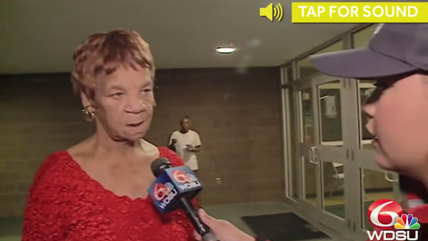 Guess Again: Woman Corrects Reporter on Her Age - Sputnik International