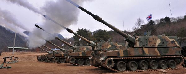 South Korean army K9 Thunder 155mm self-propelled Howitzers fire during a live-fire drill in Pocheon, 65 kms northeast of Seoul - Sputnik International