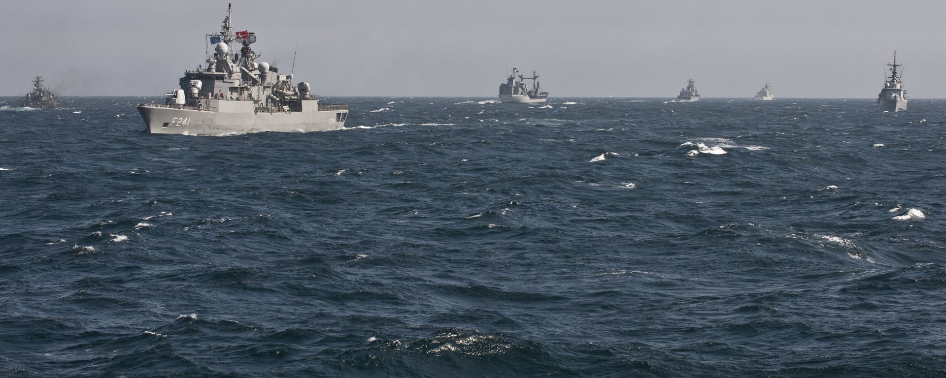 War ships of the NATO Standing Maritime Group-2 take part in a military drill on the Black Sea. (File) War ships of the NATO Standing Maritime Group-2 take part in a military drill on the Black Sea. (File) - Sputnik International, 1920, 11.11.2021